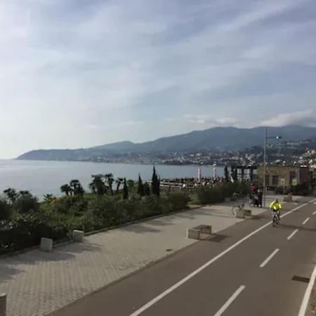 Casa Sveva, A Pochi Passi Dalle Spiagge E Dal Centro Di Arma Di Taggia. Екстериор снимка